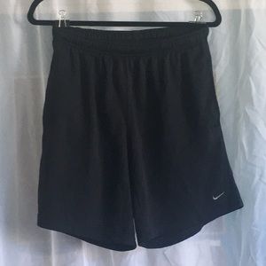 Nike athletic shorts men’s Med black